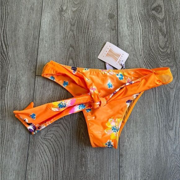 Savage Fenty floral lingerie by Rihana - Picture 1 of 4